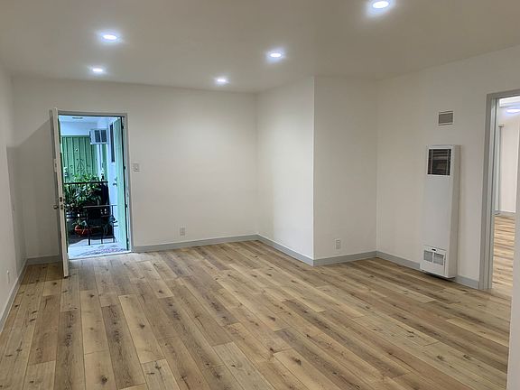 3rd image of 4916 Hazeltine Ave #2