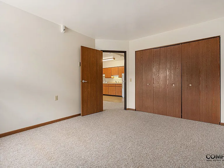 414 Doty St — Photo 8