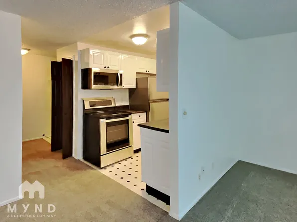 318 S 174th Pl APT L, Seattle, WA 98148