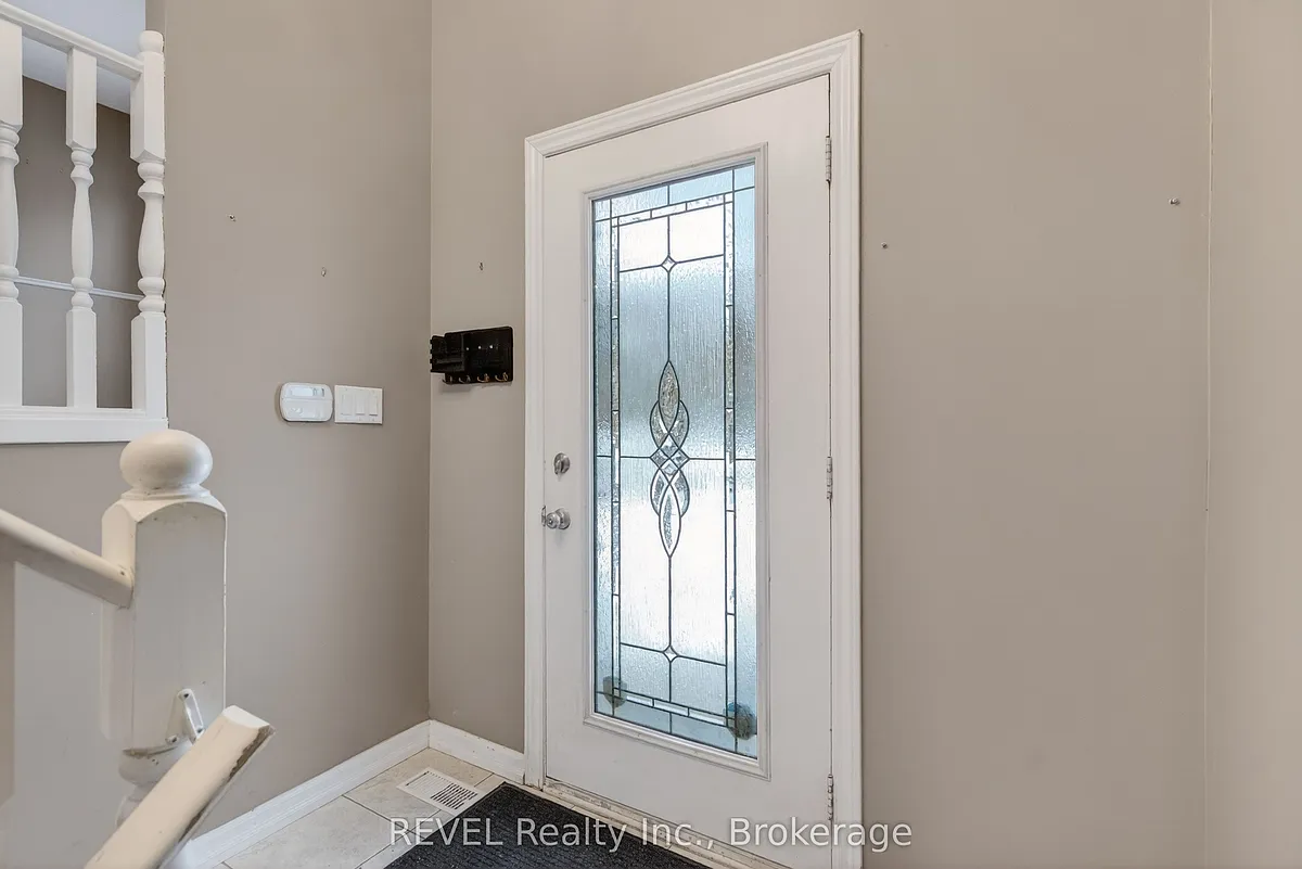 Building Photo - 6166 Wildrose Cres #UPPER