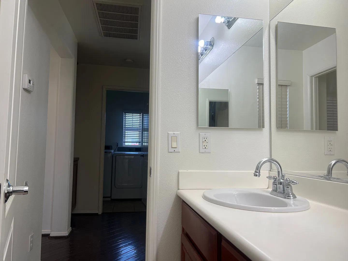 Chino 4 bedroom Beauty — Photo 2