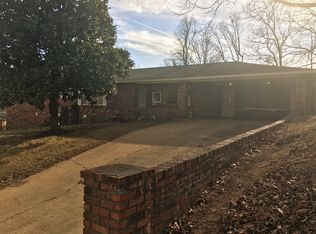 2001 Schweitzer Dr, Poplar Bluff, MO 63901