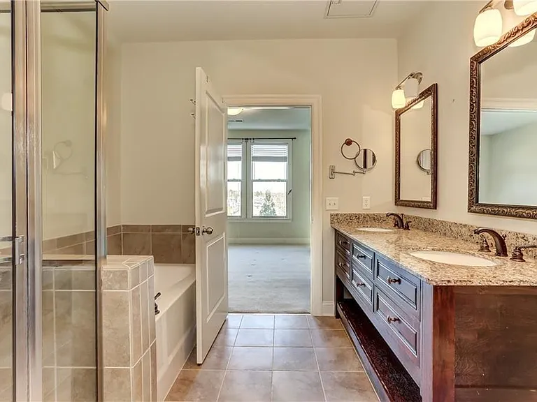 900 Abernathy Rd NE — Photo 3