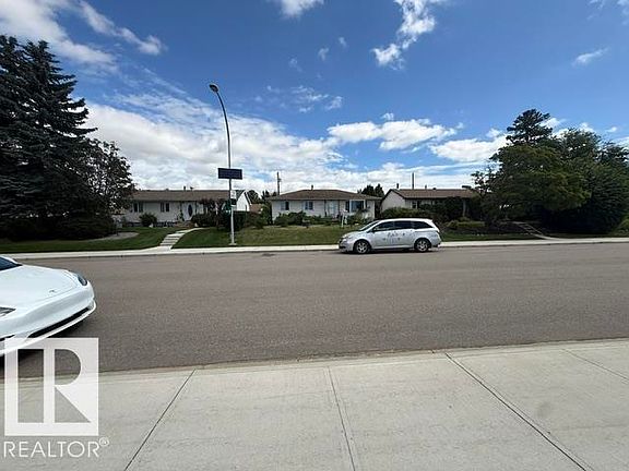4th image of 9128 129b Ave NW