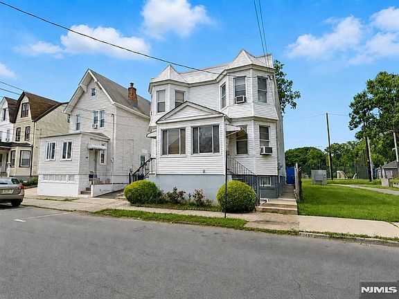 4th image of 126 Dukes St