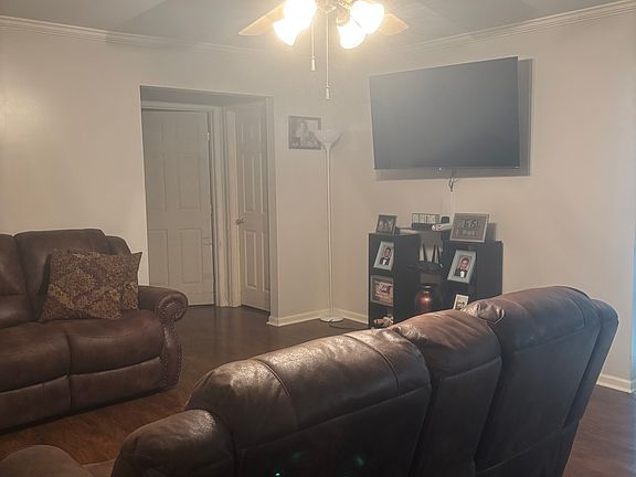 3rd image of 111 Triple Crown Cir