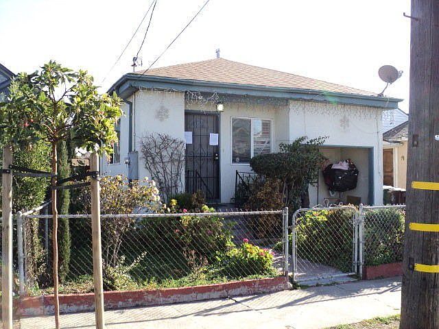 2nd image of 838 6th St