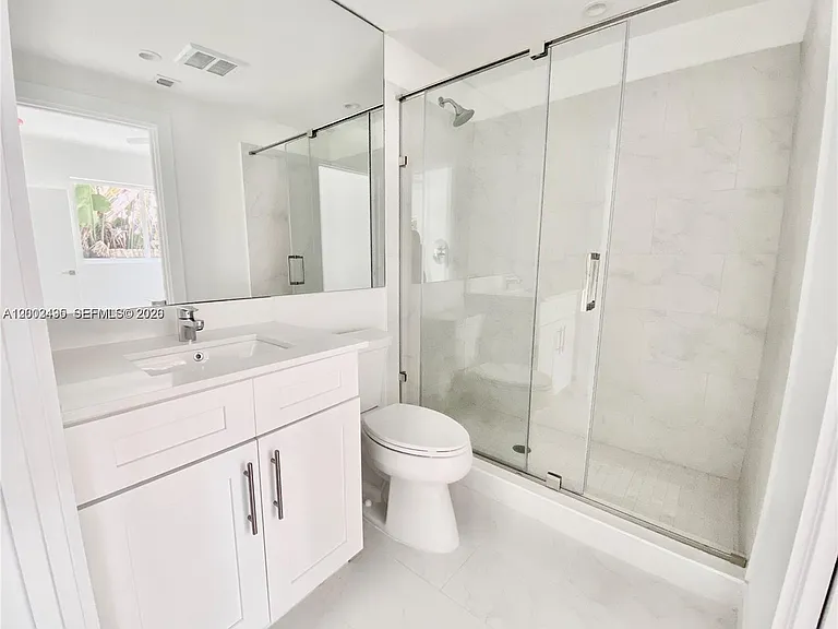 940 Michigan Ave #4 — Photo 6
