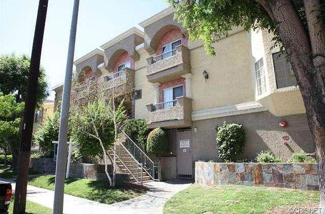 1st image of 7045 Woodley Ave Unit 122
