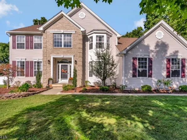 2 Saunders Ln, Mount Olive Twp., NJ 07840