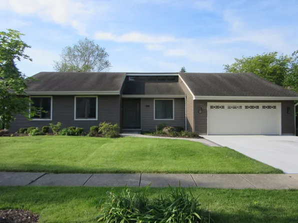 1112 Rosewood St, Shorewood, IL 60404