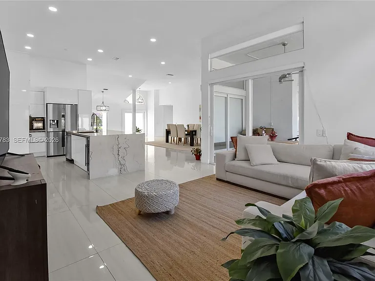 710 Lake Blvd — Photo 3