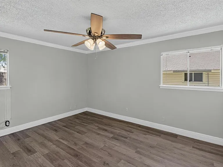 8602 Colonial Dr — Photo 14