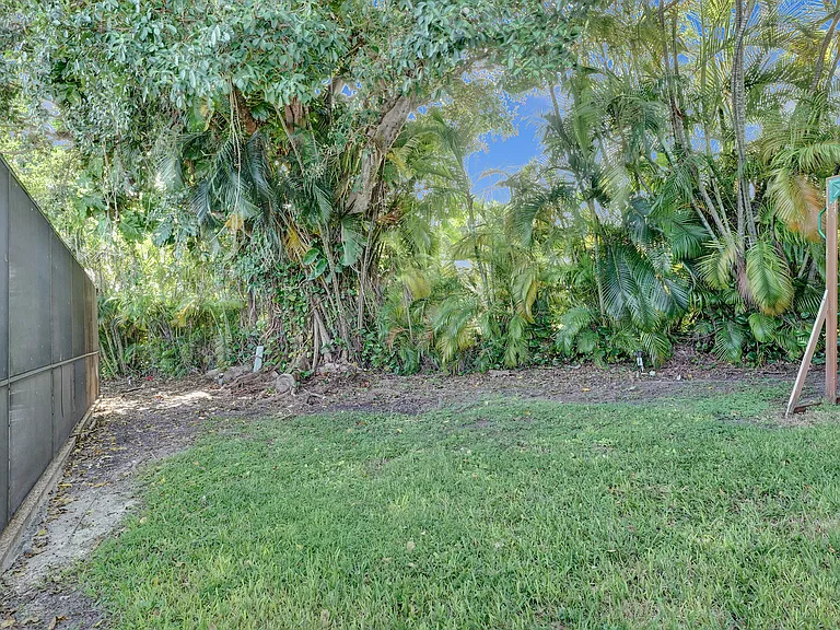 9025 SW 186th Ter — Photo 41