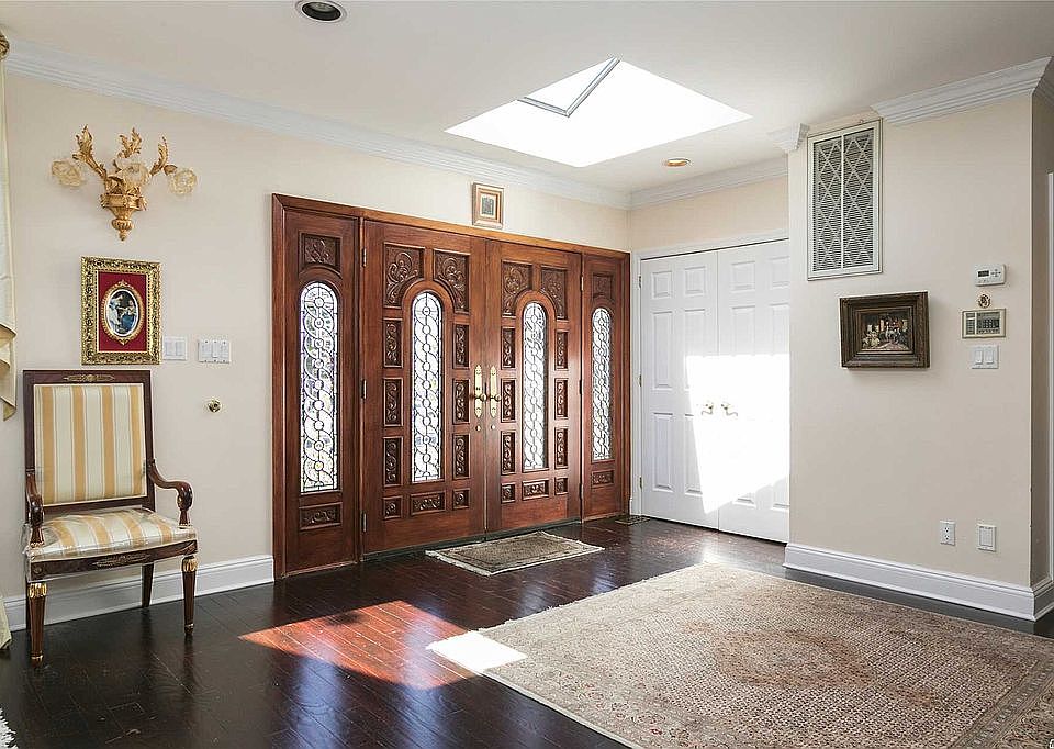1st image of 33 Stepping Stone Ln