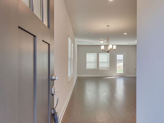 4th image of 1006 McKee Ct