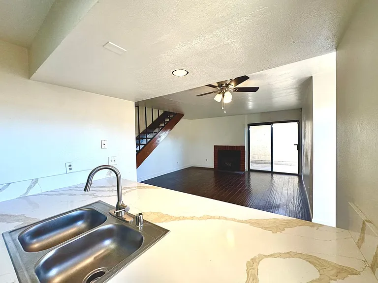 3501 Bernard St #1B — Photo 6