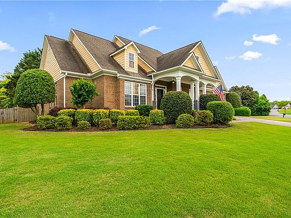 2nd image of 86 Colonial Cir NW