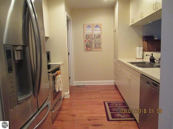 4th image of 407 W Lake St Unit 43
