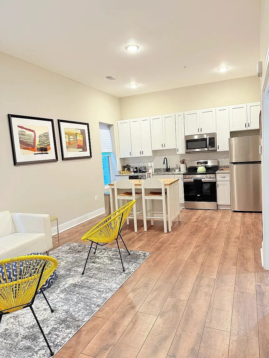 1 bed, 850 sqft, $1,699 — Photo 1