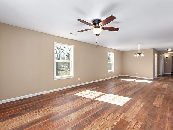 5th image of 325 Fuller Ave