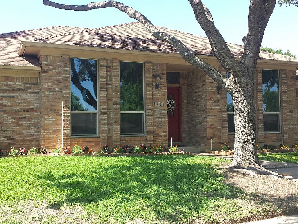 2nd image of 1401 Woodvale Dr