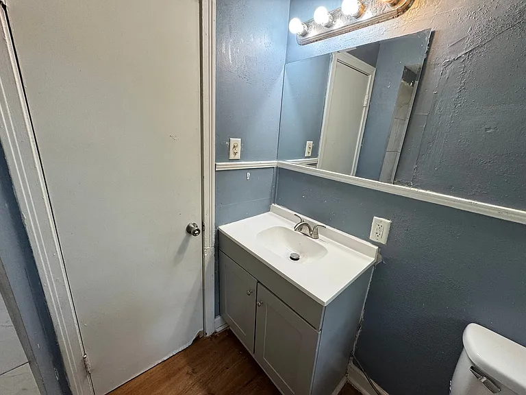 918 Stuart St — Photo 28