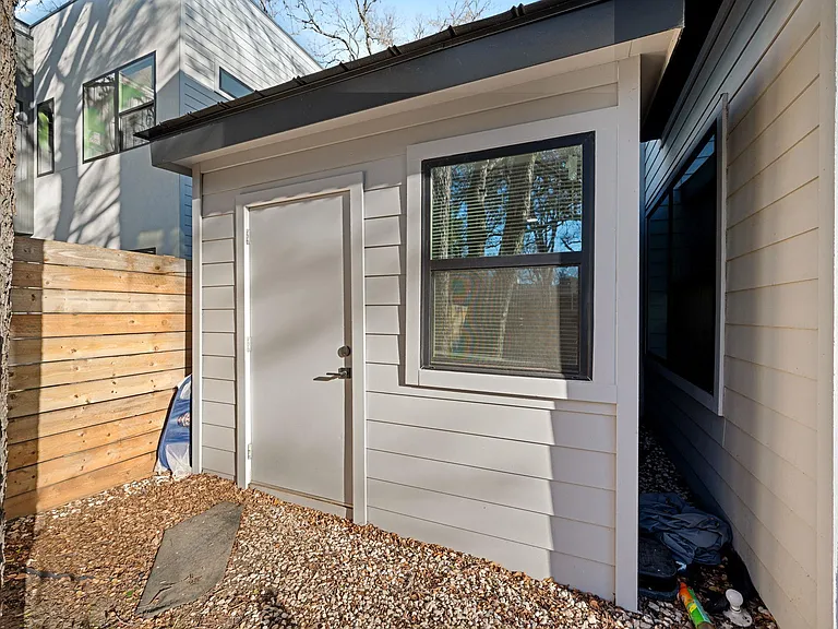 910 Nalide St #B — Photo 34