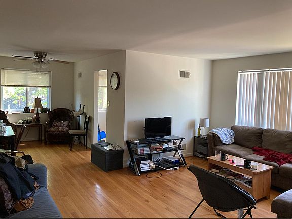 3rd image of 911 N Barton St #2