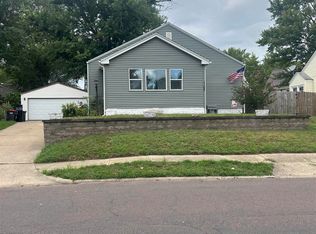 1103 S 10th St, Pekin, IL