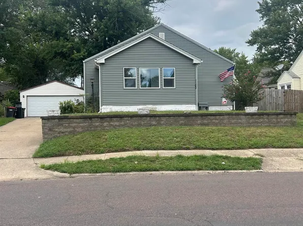 1103 S 10th St, Pekin, IL 61554