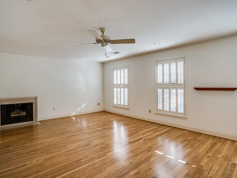 4100 Lovers Ln — Photo 24