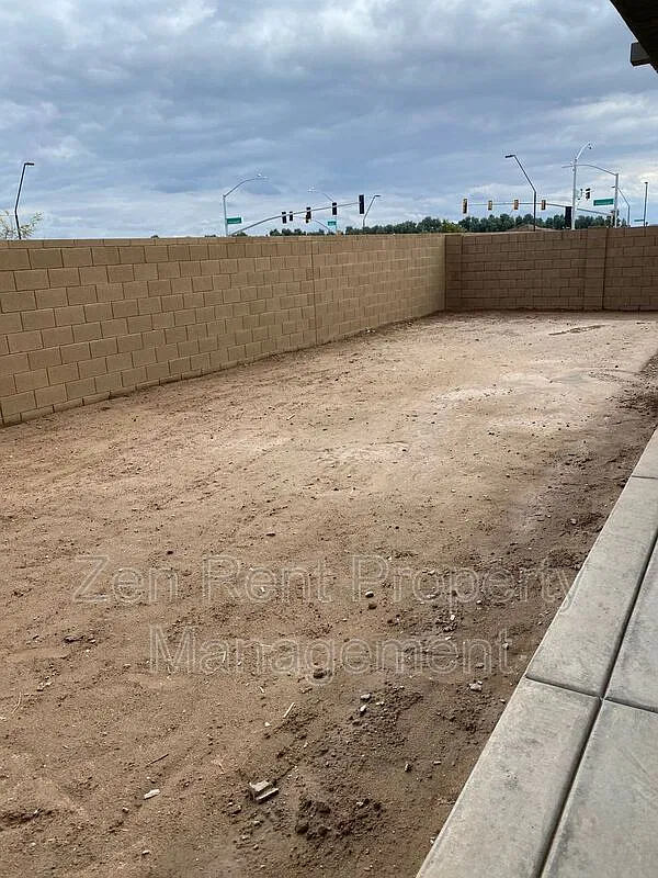 4 bed, 3.0 bath, 2812 sqft, $2,500 — Photo 4
