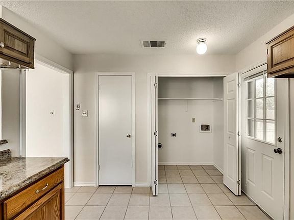 2nd image of 1802 Maplewood Trl