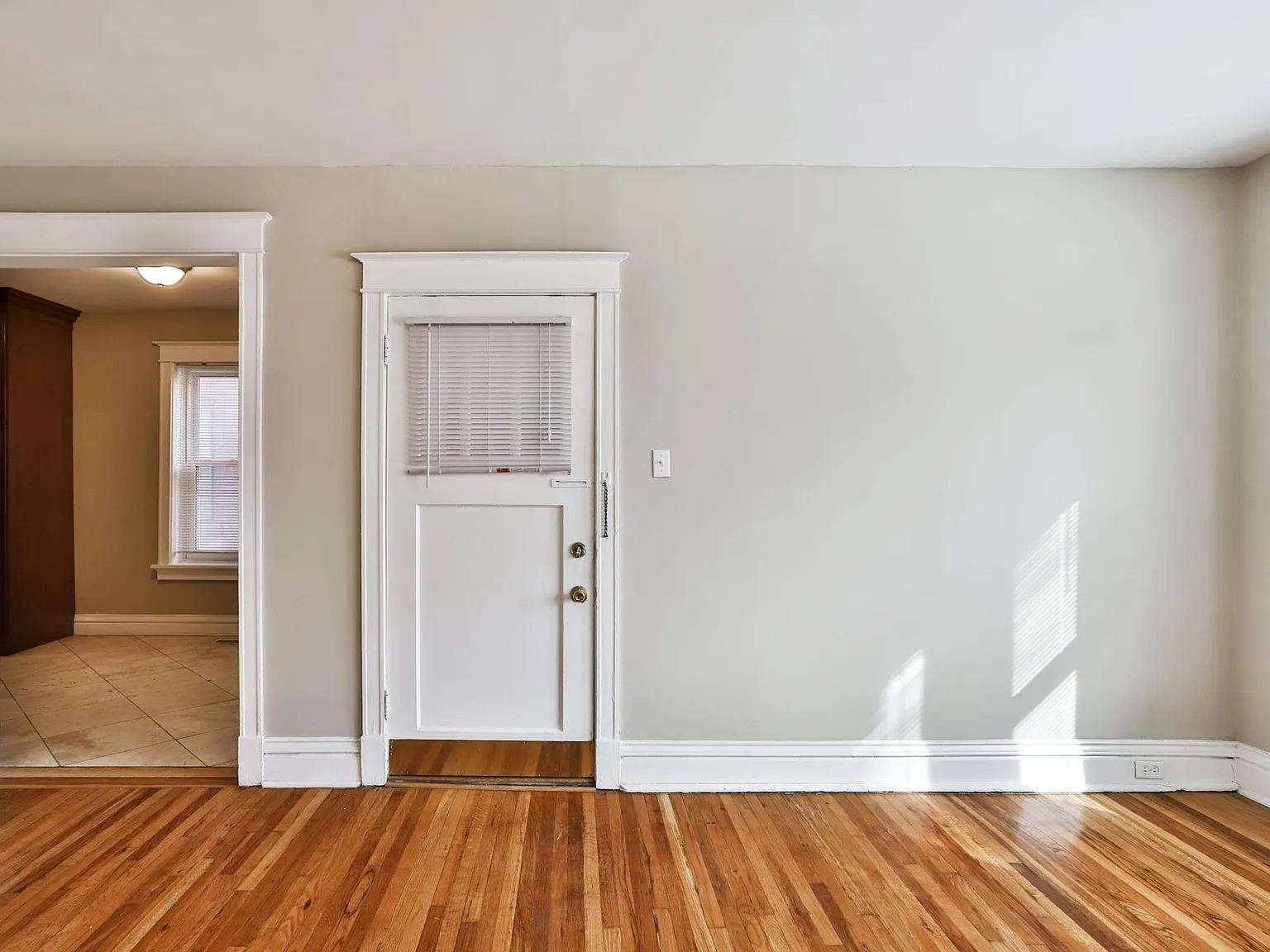 3 bed, 1300 sqft, $1,895 — Photo 2
