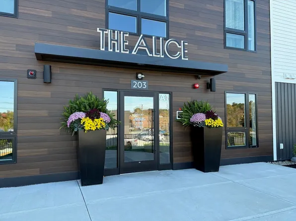 203 Lowell St #206, Wilmington, MA 01887