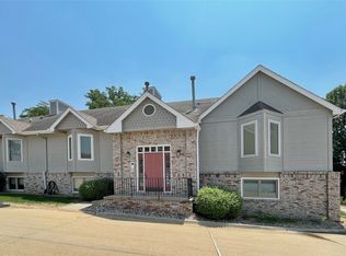 8176 Dellwood Dr, Urbandale, IA 50322