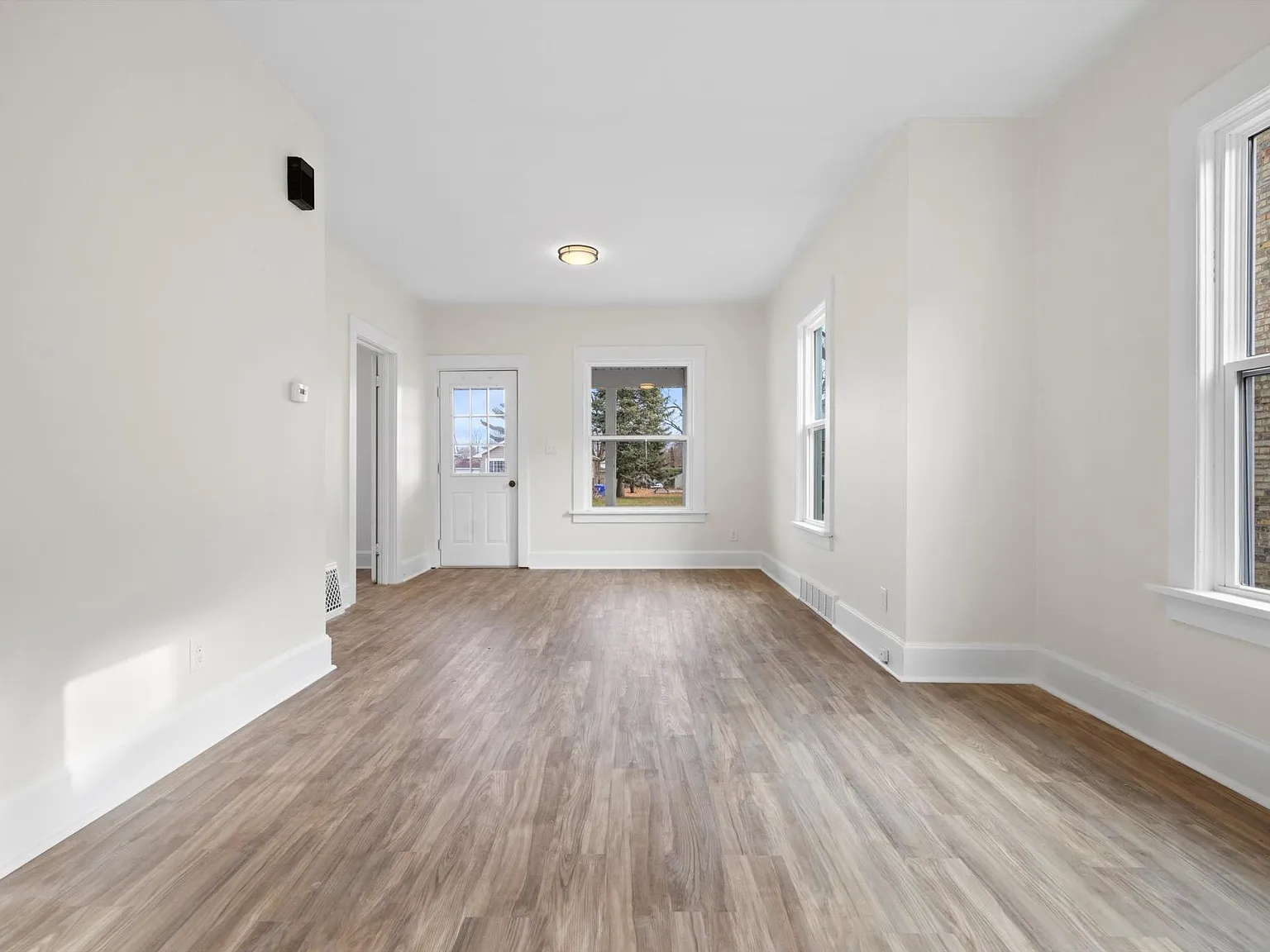 2 bed, $1,400 — Photo 4