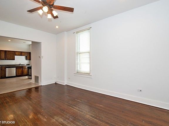 4th image of 2248 N Southport Ave #2R