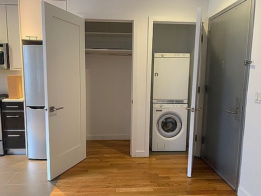 5th image of 123 Parkside Ave APT 2H