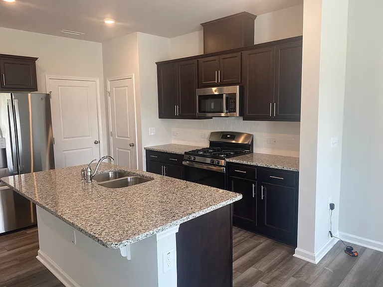 240 Peebles Dr — Photo 7