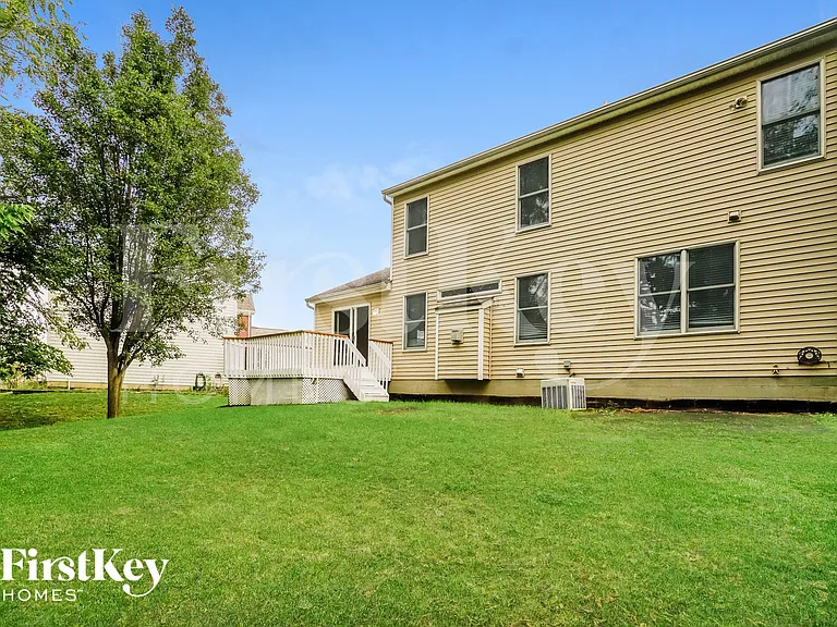 7821 Edgewater Ct — Photo 15