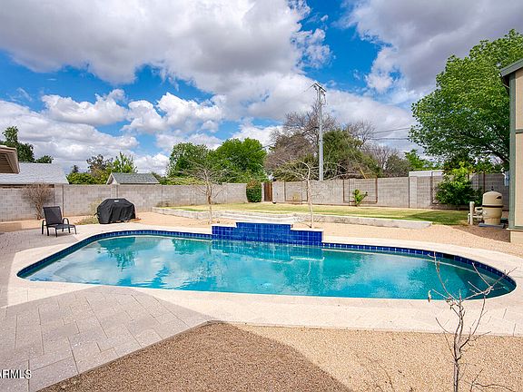 4th image of 110 E Harmont Drive