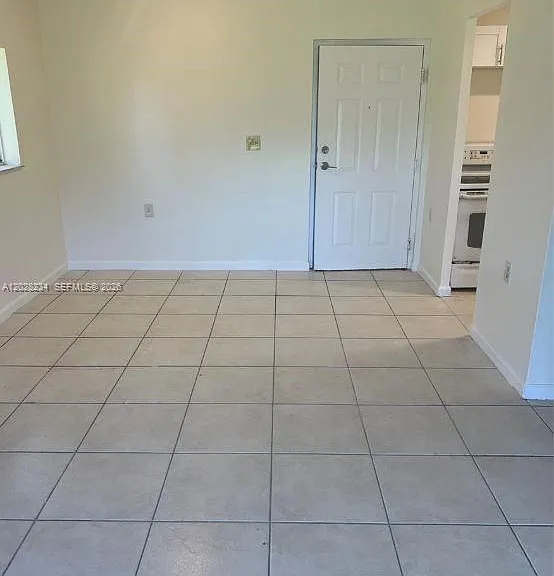 1141 Lake Victoria Dr #F — Photo 4