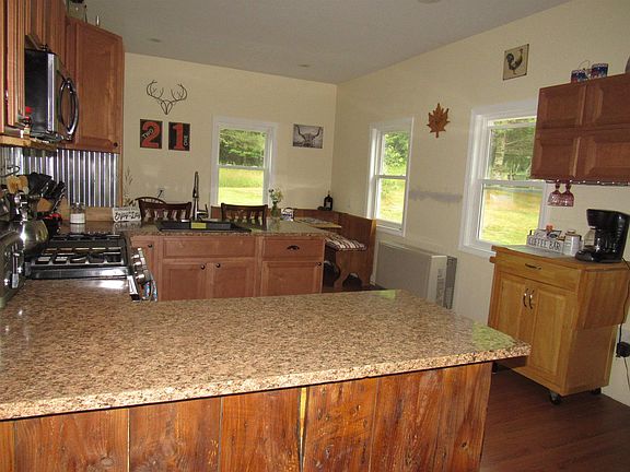 3rd image of 21 Maple Hill Road