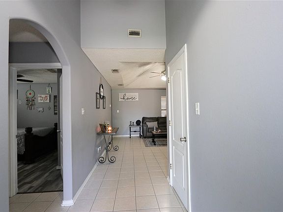 3rd image of 1006 Diamond Dr