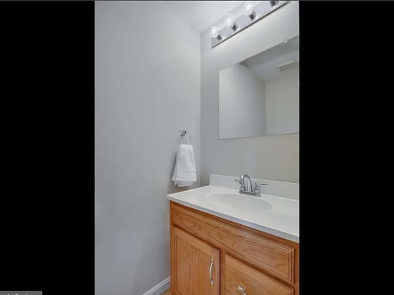350 Cambridge Pl — Photo 8