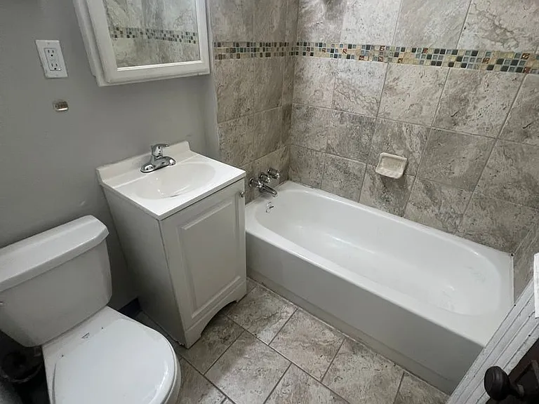2676 Mayfield Rd — Photo 13