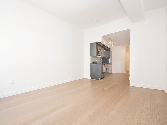 5th image of 20 Exchange Pl APT 1303