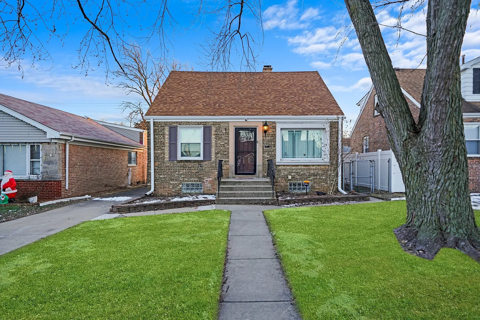 525 Webb St photo 1
